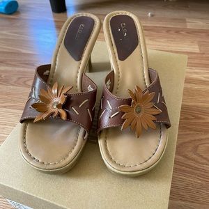 Fioni Women’s Vintage Brown Leather Flower Sandals Wood Look Heels Size 7 BRAZIL